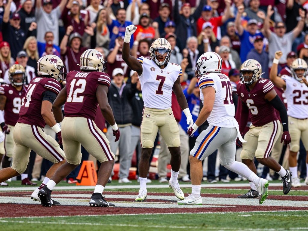 Celebration of the Minnesota football team after winning the Rate Bowl